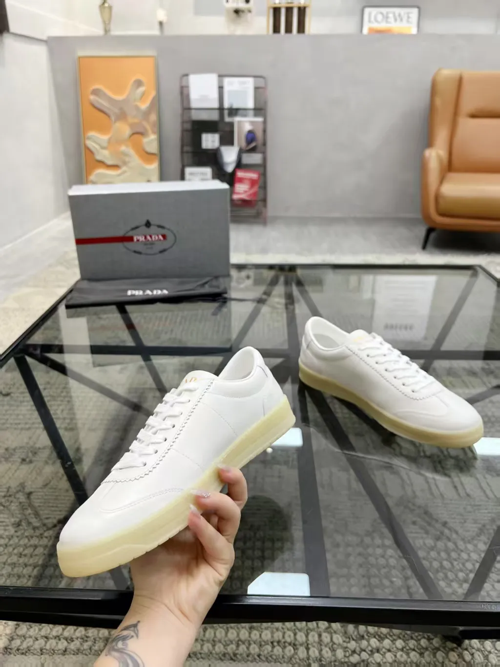 Factory P400💰Prada new men's genuine leather sports shoes, the highest version on the market, any comparison is welcome🆚! The original leather has excellent texture and is super high-end! Fetal sheep net lining imported from Italy, removable pad! Luxurious materials and fine workmanship, highly recommended! Code number: 38--45